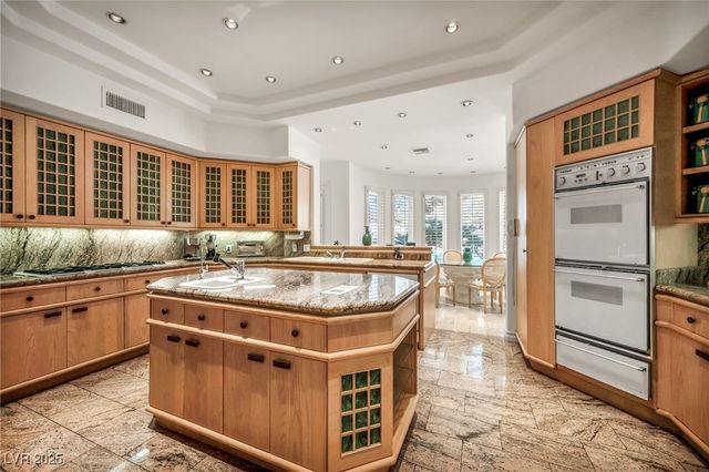 10 Innisbrook Avenue, Las Vegas, NV 89113