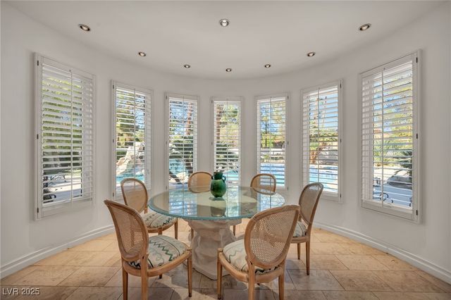 10 Innisbrook Avenue, Las Vegas, NV 89113