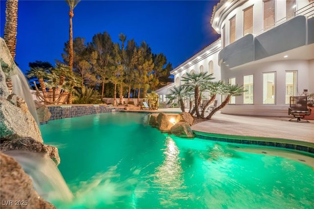 10 Innisbrook Avenue, Las Vegas, NV 89113