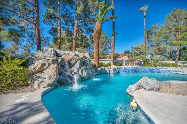 10 Innisbrook Avenue, Las Vegas, NV 89113