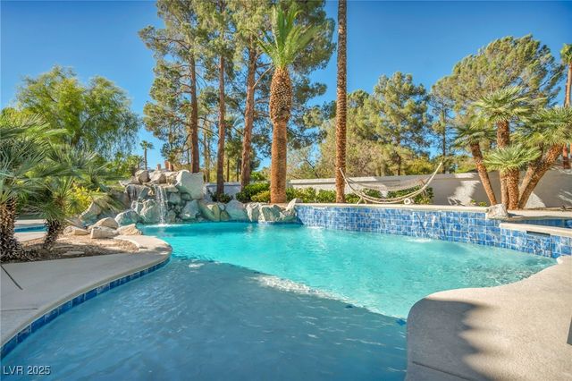 10 Innisbrook Avenue, Las Vegas, NV 89113