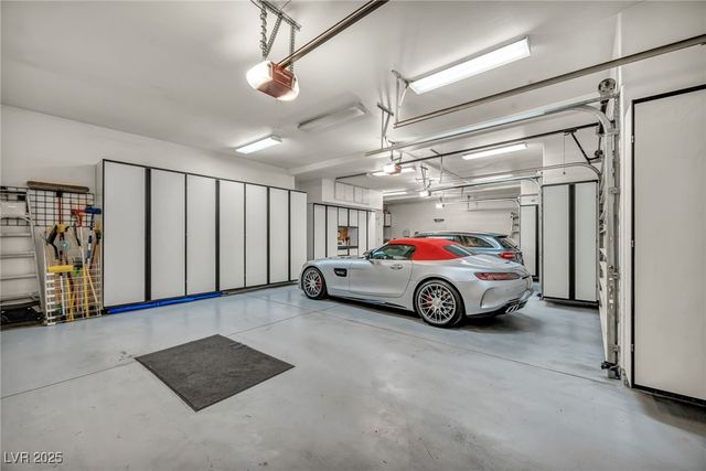 10 Innisbrook Avenue, Las Vegas, NV 89113