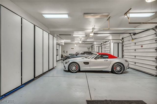 10 Innisbrook Avenue, Las Vegas, NV 89113