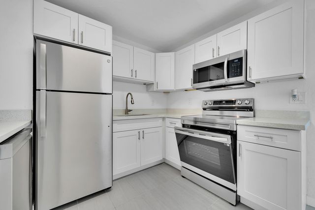 1108 NE 16th Street, Fort Lauderdale, FL 33304