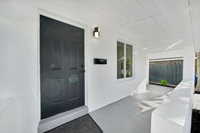 1108 NE 16th Street, Fort Lauderdale, FL 33304