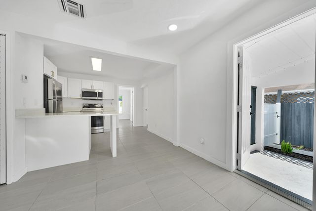 1108 NE 16th Street, Fort Lauderdale, FL 33304