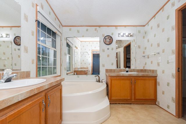 74 County Road 4400, Dayton, TX 77535