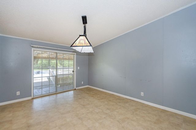 74 County Road 4400, Dayton, TX 77535