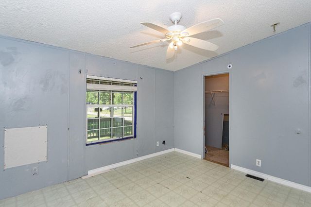 74 County Road 4400, Dayton, TX 77535