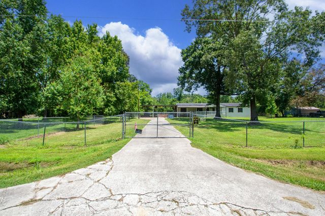 74 County Road 4400, Dayton, TX 77535