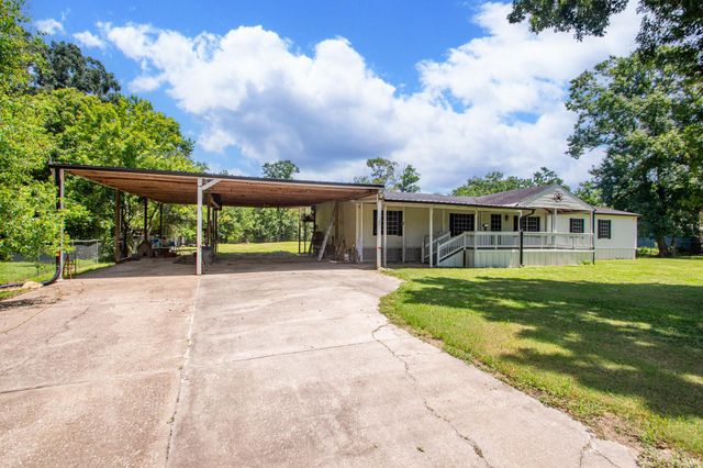 74 County Road 4400, Dayton, TX 77535