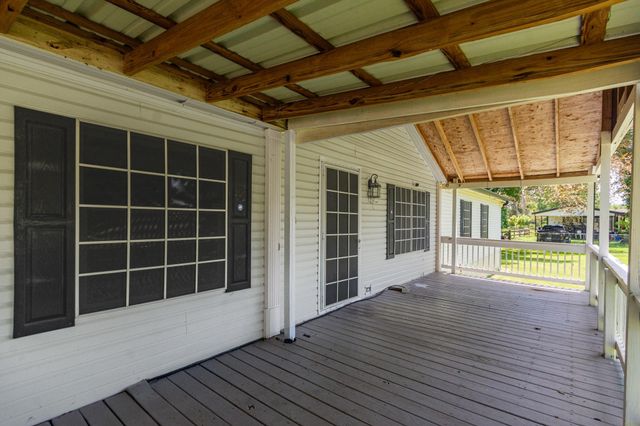74 County Road 4400, Dayton, TX 77535