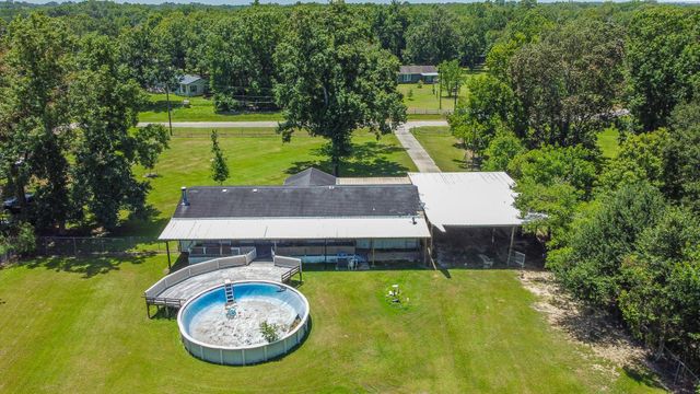 74 County Road 4400, Dayton, TX 77535