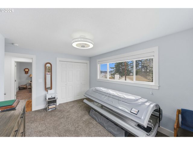 93930 BRIDGE VIEW Ln, North Bend, OR 97459