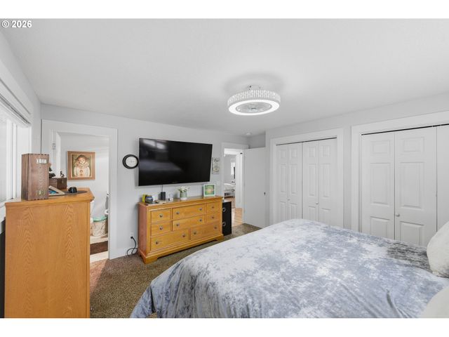 93930 BRIDGE VIEW Ln, North Bend, OR 97459