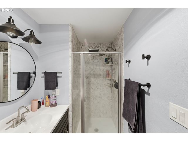 93930 BRIDGE VIEW Ln, North Bend, OR 97459