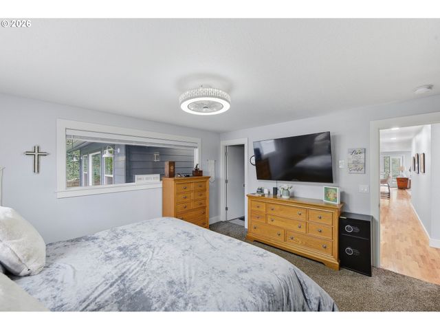 93930 BRIDGE VIEW Ln, North Bend, OR 97459