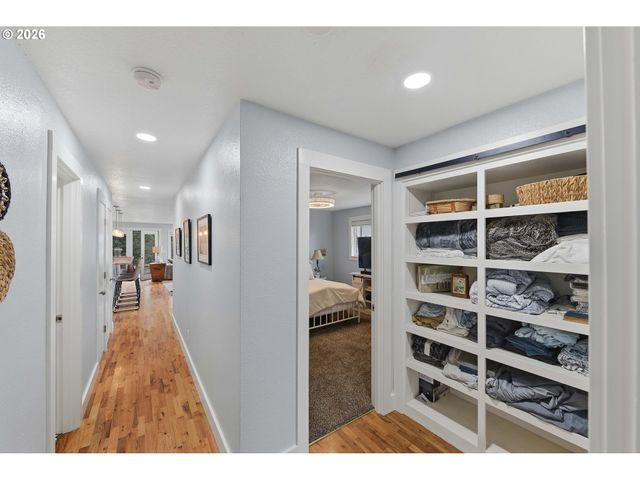 93930 BRIDGE VIEW Ln, North Bend, OR 97459