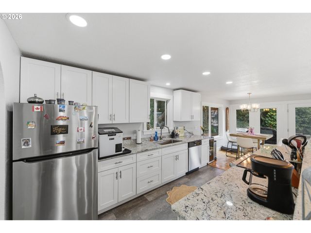 93930 BRIDGE VIEW Ln, North Bend, OR 97459