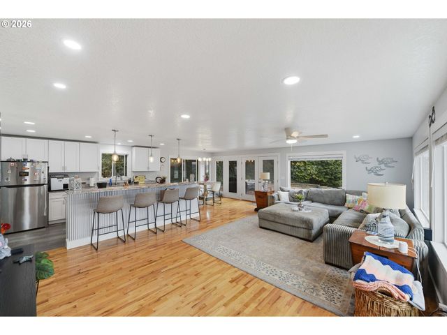 93930 BRIDGE VIEW Ln, North Bend, OR 97459