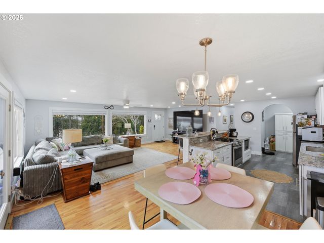 93930 BRIDGE VIEW Ln, North Bend, OR 97459