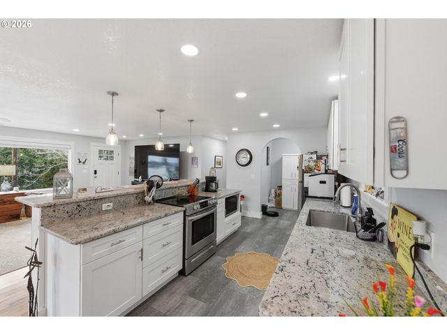 93930 BRIDGE VIEW Ln, North Bend, OR 97459