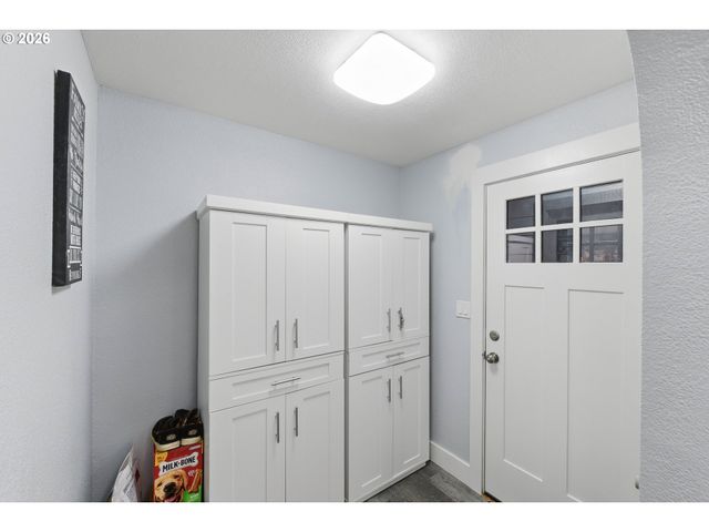 93930 BRIDGE VIEW Ln, North Bend, OR 97459