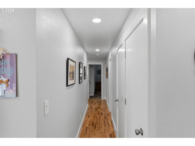 93930 BRIDGE VIEW Ln, North Bend, OR 97459