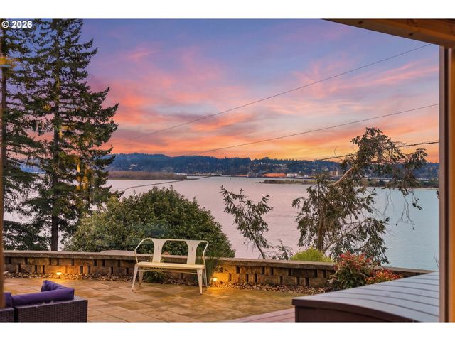 93930 BRIDGE VIEW Ln, North Bend, OR 97459