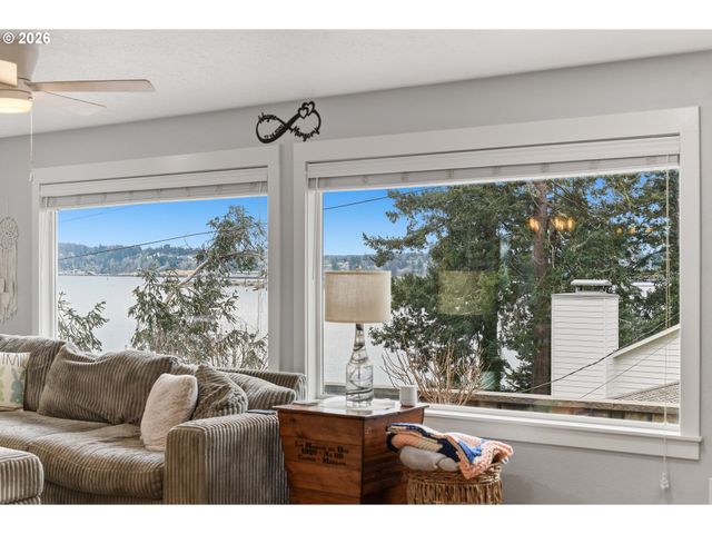 93930 BRIDGE VIEW Ln, North Bend, OR 97459