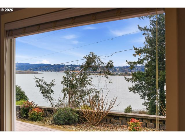 93930 BRIDGE VIEW Ln, North Bend, OR 97459