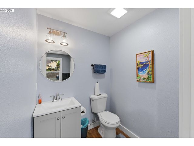 93930 BRIDGE VIEW Ln, North Bend, OR 97459