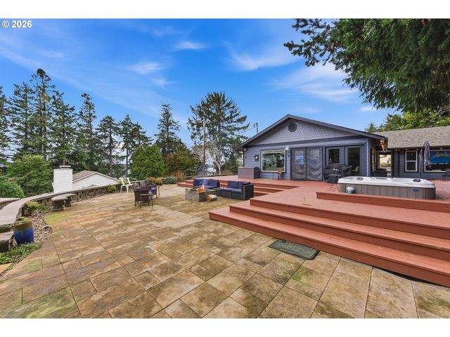 93930 BRIDGE VIEW Ln, North Bend, OR 97459