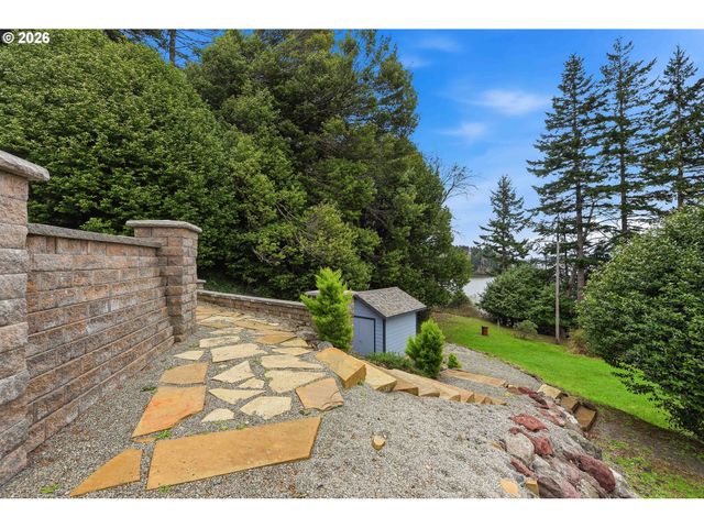 93930 BRIDGE VIEW Ln, North Bend, OR 97459