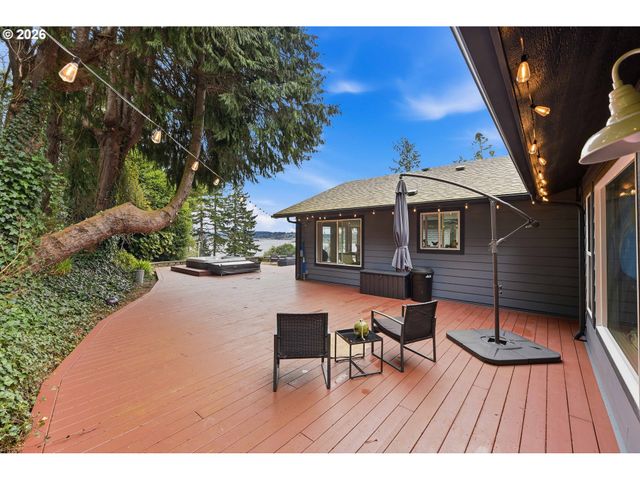 93930 BRIDGE VIEW Ln, North Bend, OR 97459