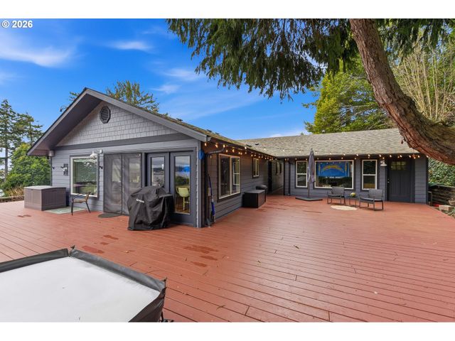 93930 BRIDGE VIEW Ln, North Bend, OR 97459