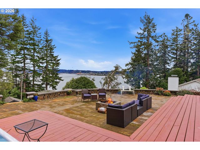 93930 BRIDGE VIEW Ln, North Bend, OR 97459