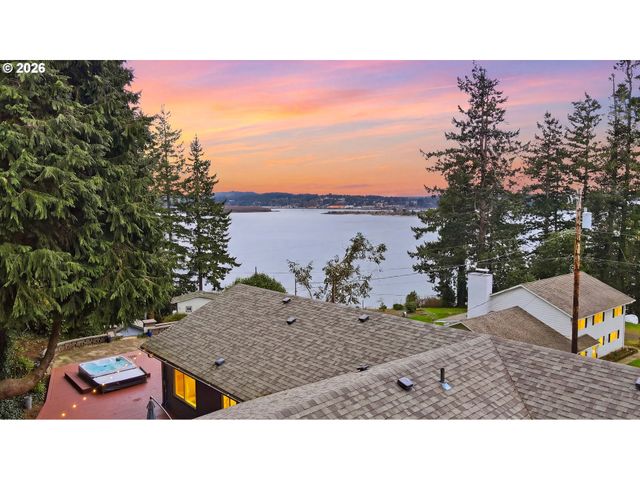 93930 BRIDGE VIEW Ln, North Bend, OR 97459