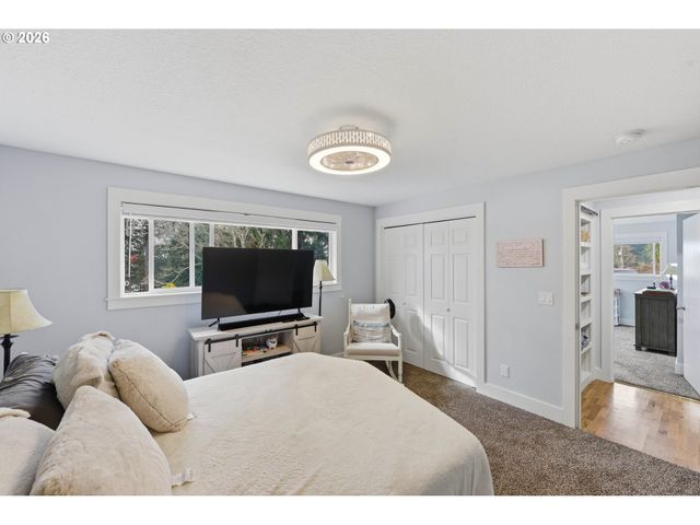 93930 BRIDGE VIEW Ln, North Bend, OR 97459