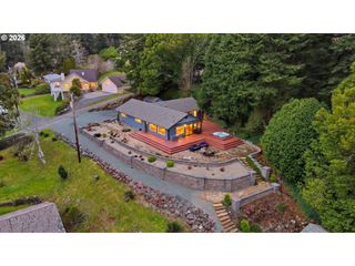 93930 BRIDGE VIEW Ln, North Bend, OR 97459