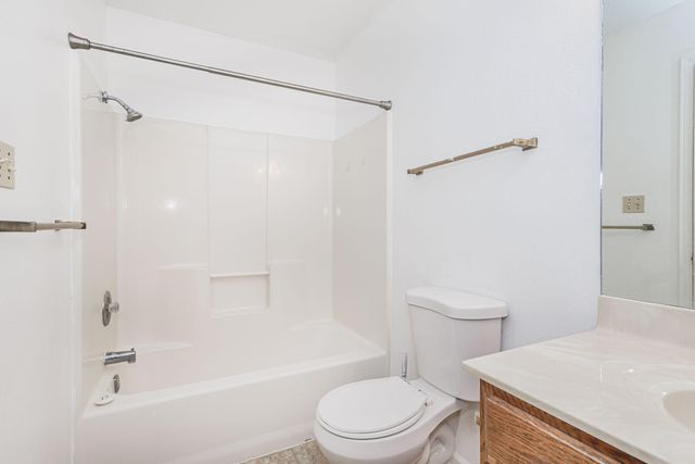 104-3 E GREEN MEADOWS RD, Columbia, MO 65203