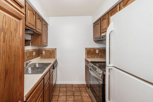 104-3 E GREEN MEADOWS RD, Columbia, MO 65203