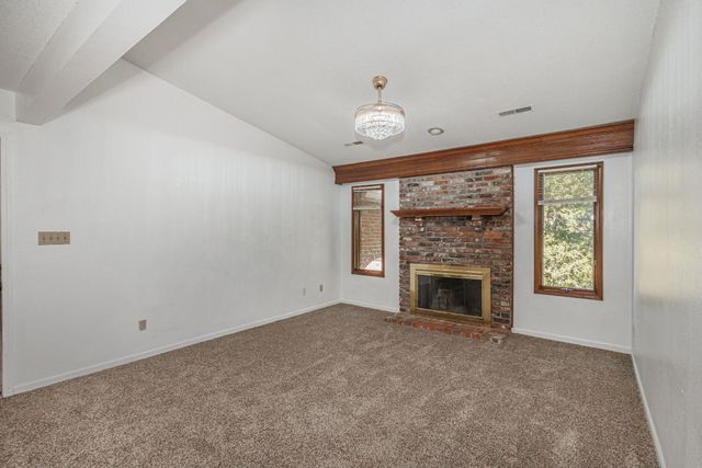 104-3 E GREEN MEADOWS RD, Columbia, MO 65203