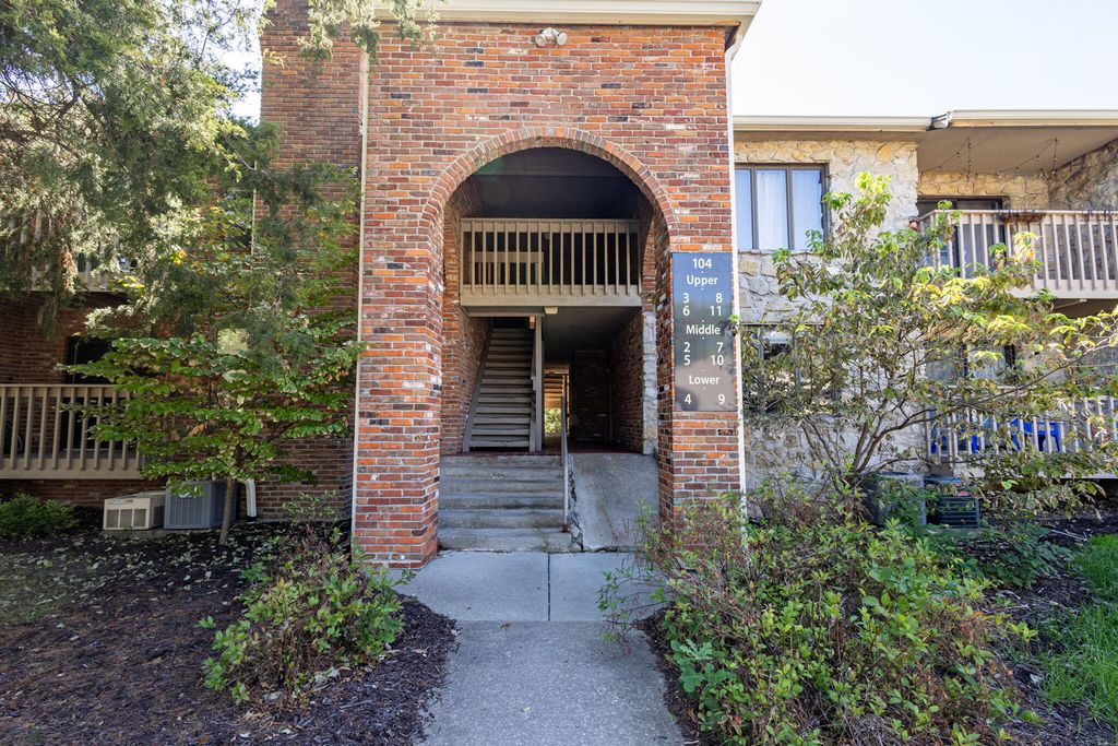 104-3 E GREEN MEADOWS RD, Columbia, MO 65203