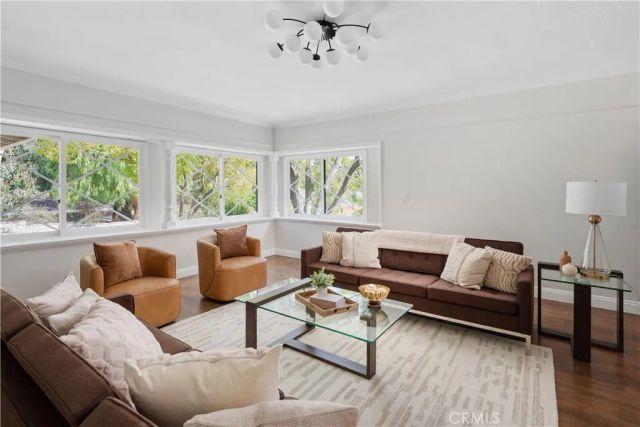 23555 Neargate, Newhall, CA 91321