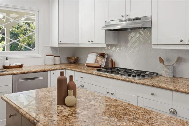 23555 Neargate, Newhall, CA 91321