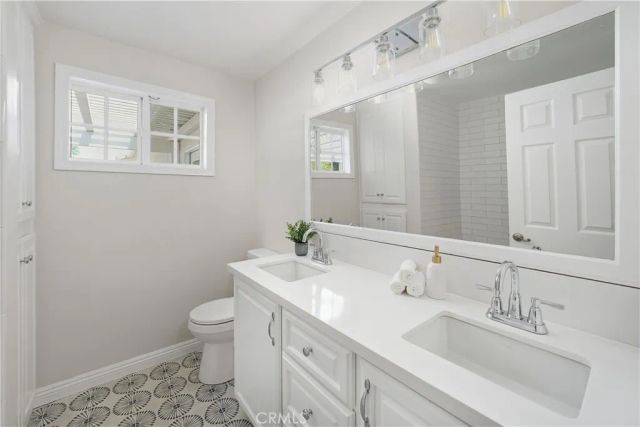 23555 Neargate, Newhall, CA 91321