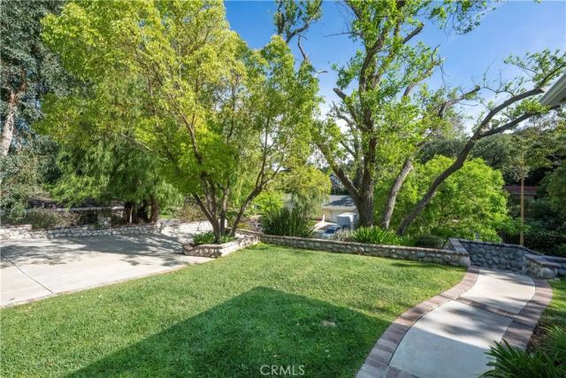 23555 Neargate, Newhall, CA 91321