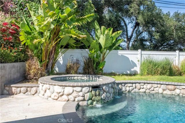 23555 Neargate, Newhall, CA 91321