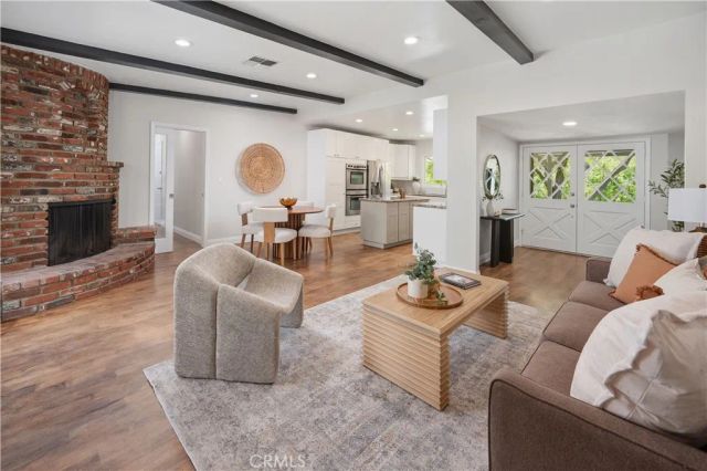23555 Neargate, Newhall, CA 91321